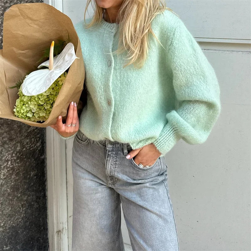 Soft Wool Cardigan – Elegance and Warmth