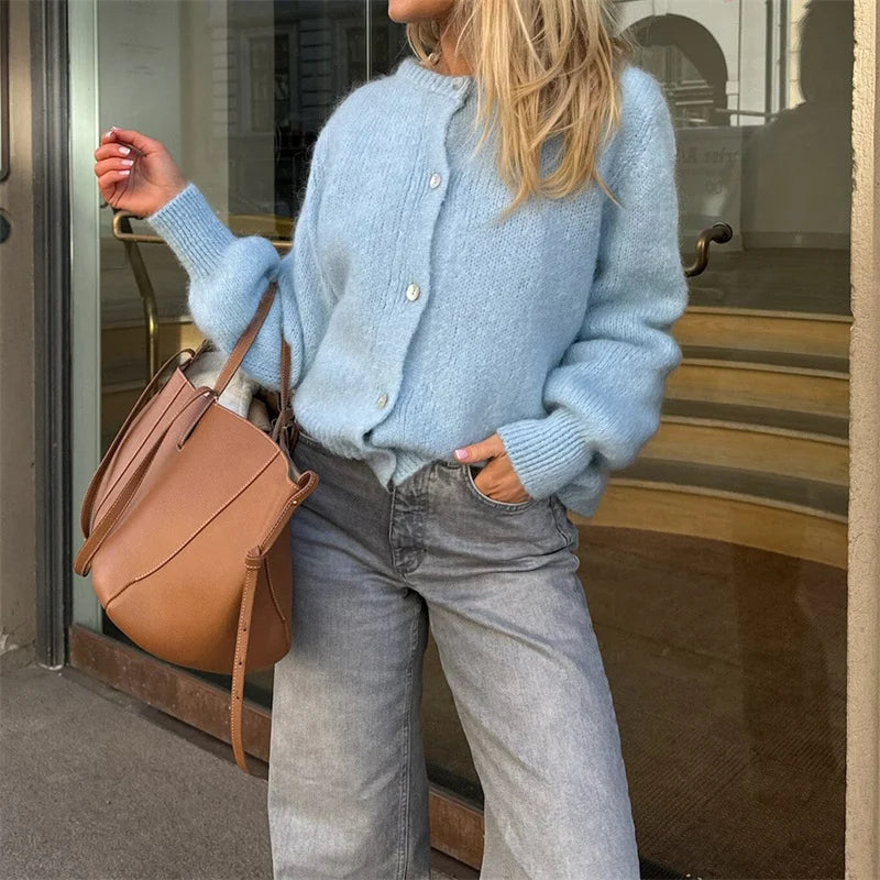 Soft Wool Cardigan – Elegance and Warmth